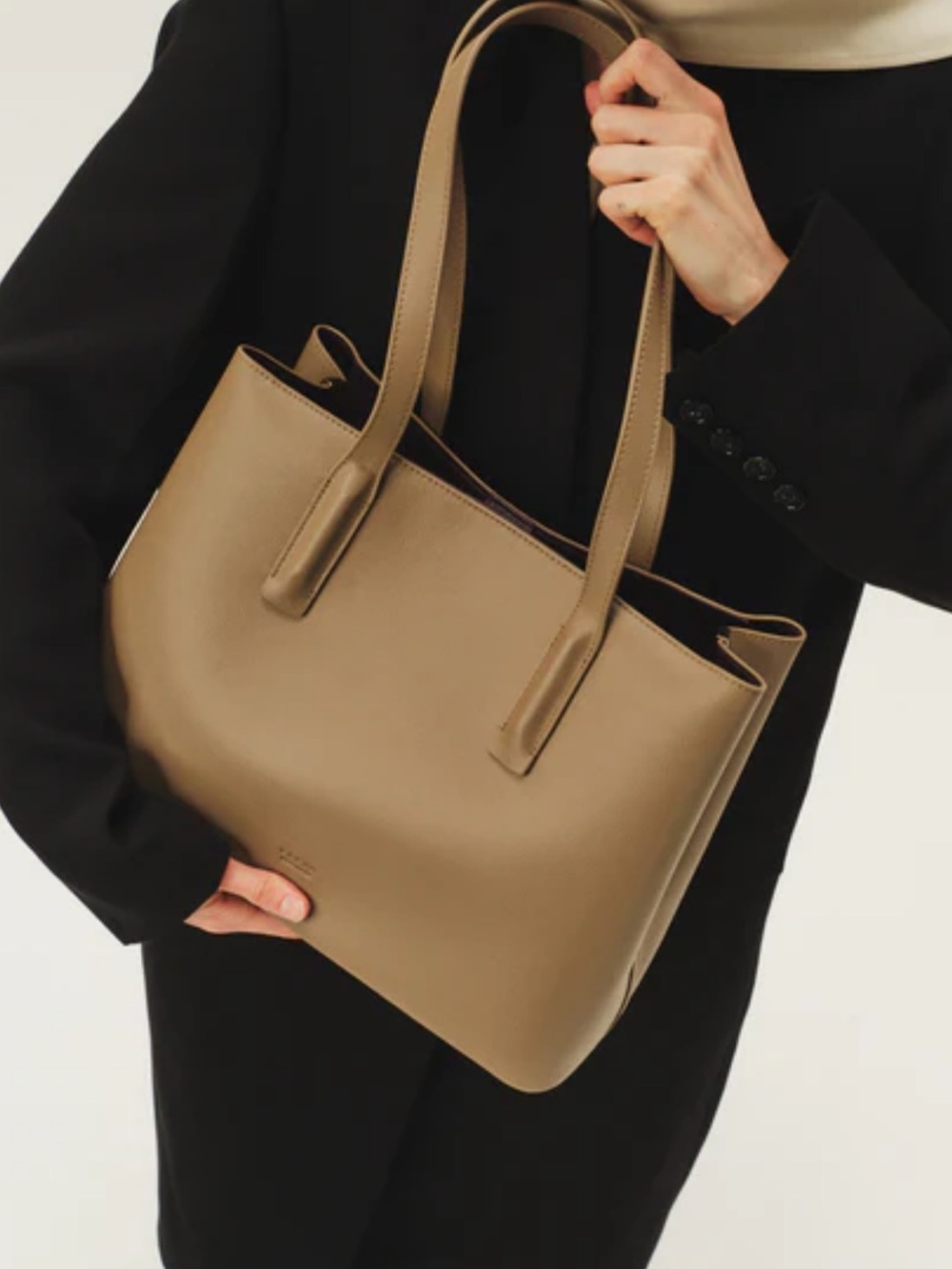 Freja Linnea Tote in Taupe